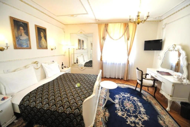 Queen's Astoria Design Hotel-2