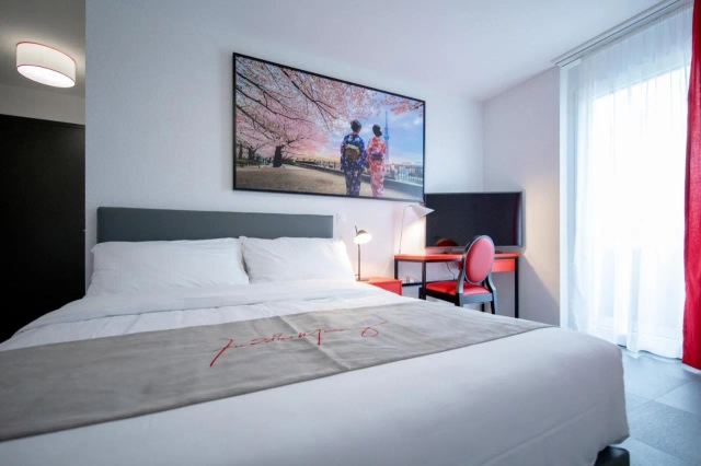 The Freddie Mercury Hotel-2