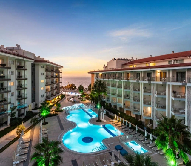 Ramada Hotel & Suites by Wyndham Kusadasi-3