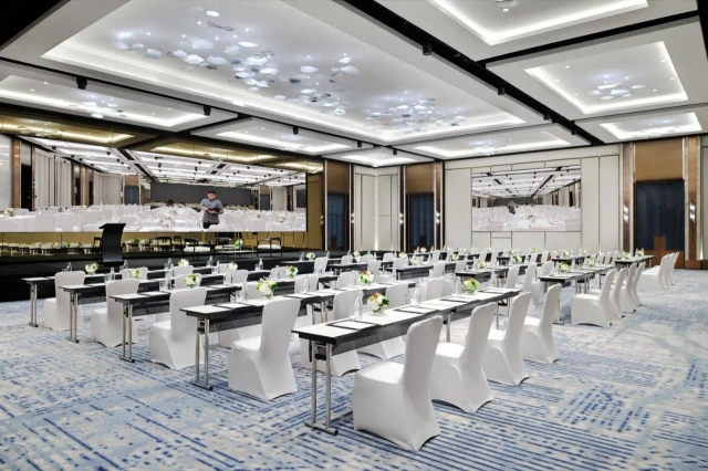 Crowne Plaza Dubai Festival City-2