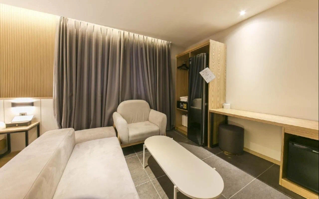 The Van Hotel-3