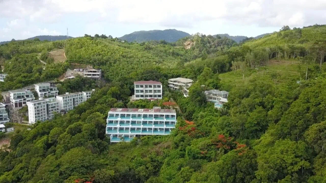 Amala Grand Bleu Resort Hilltops - SHA-2