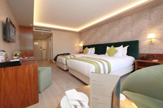 Kenzi Farah hotel-2