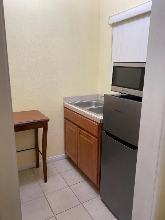 Europa Inn & Suites-3