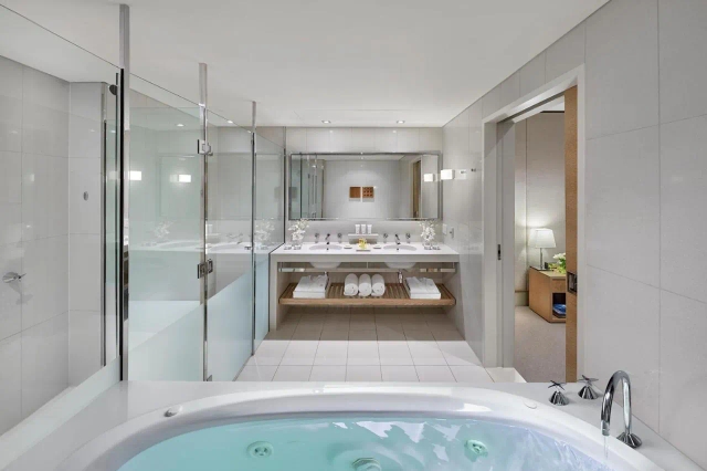Crown Promenade Melbourne hotel-3