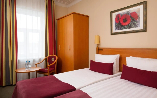 Oktiabrskaya Hotel-2