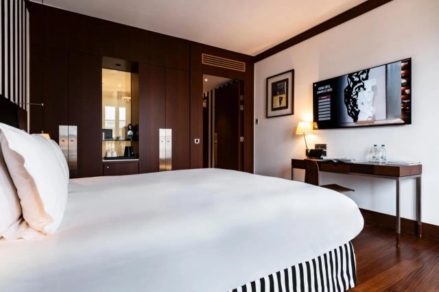Radisson Blu Hotel Champs Elysees, Paris-2
