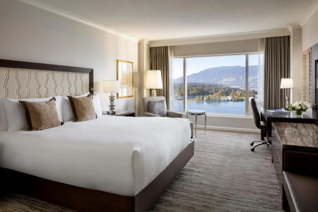 Fairmont Waterfront hotel-3