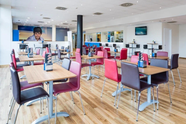 Travelodge Barcelona Fira-2