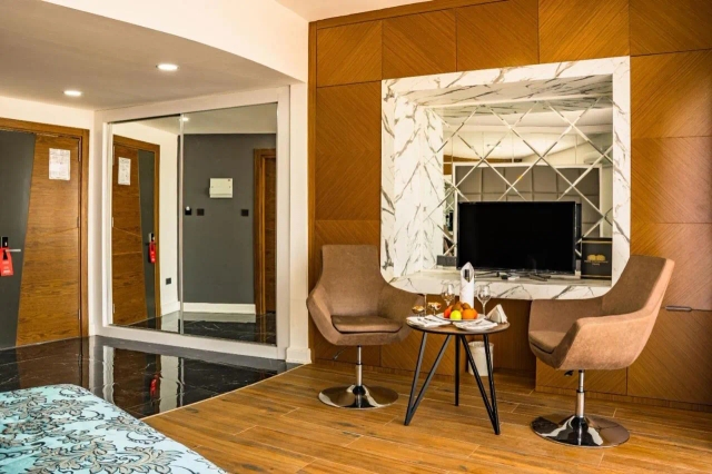 Novel Centre Point Hotel-3