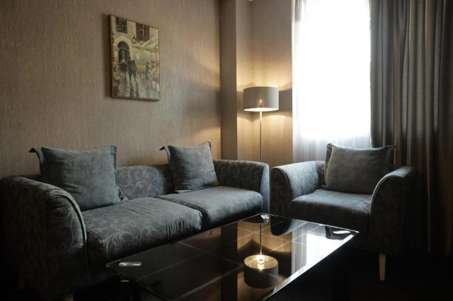 Redline Hotel-2