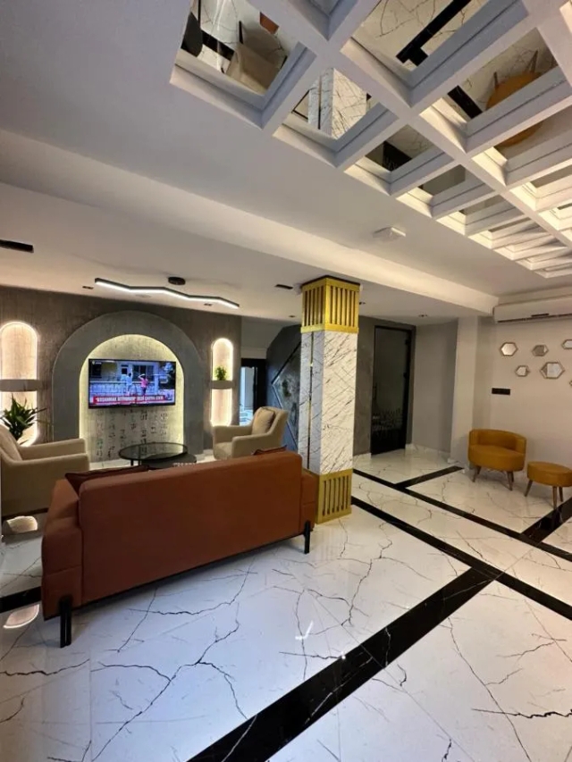 Paradise Hotel-2