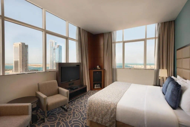 Ramada by Wyndham Abu Dhabi Corniche Hotel-2