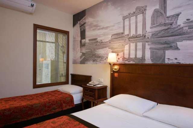 Antique Roman Palace-3