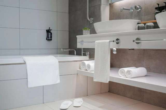 Holiday Inn Dubai Business Bay, an IHG Hotel-3