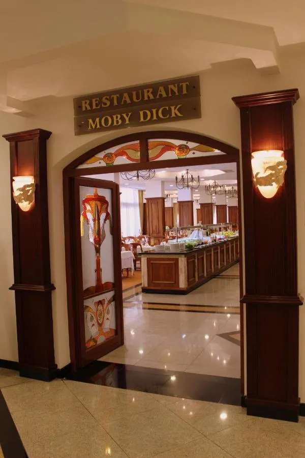 Royal Palace Helena Park Hotel-4