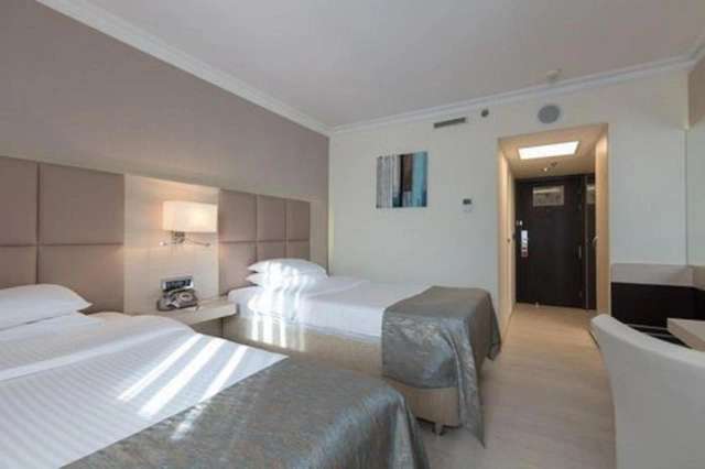 Ramada by Wyndham Sofia City Centre-4