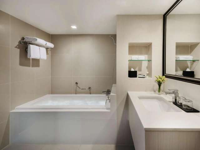 Mercure Bangkok Sukhumvit 11 Hotel-4
