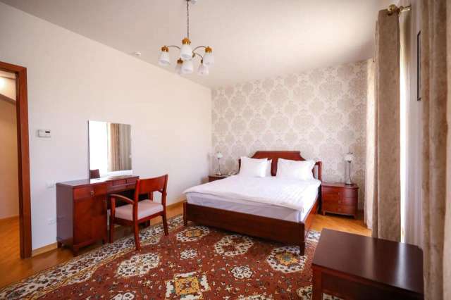 Latar Hotel Yerevan-4
