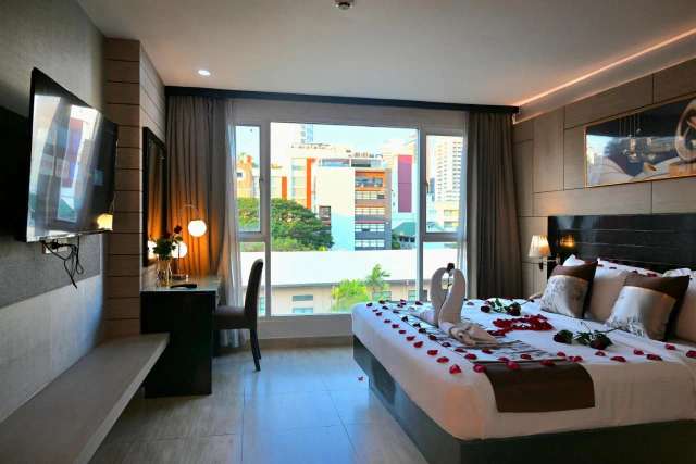 Boss Suites Nana Hotel-4