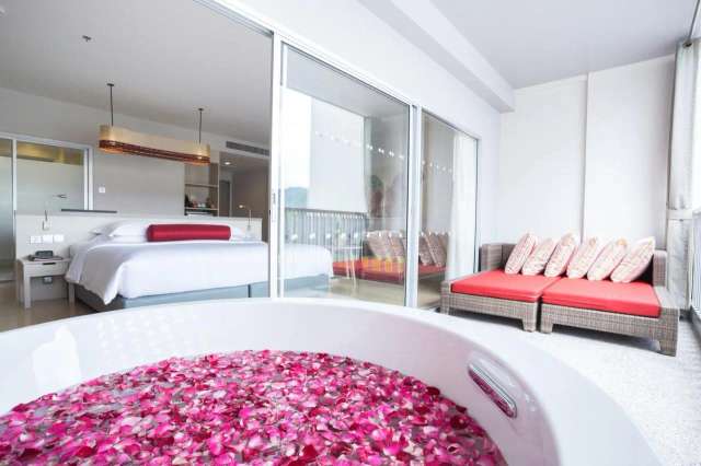 Ramada by Wyndham Phuket Deevana Patong-3
