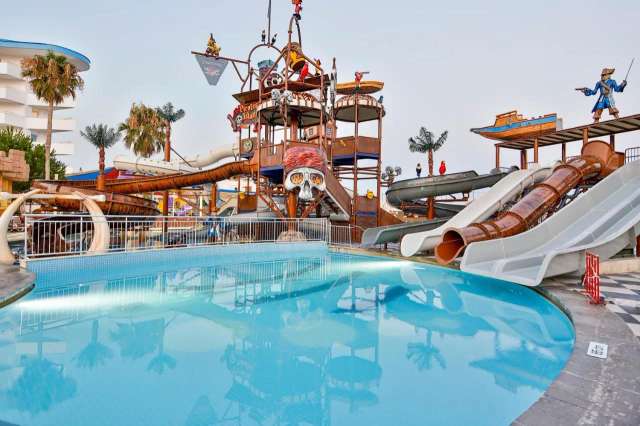 Crystal Admiral Resort Suites & Spa-4