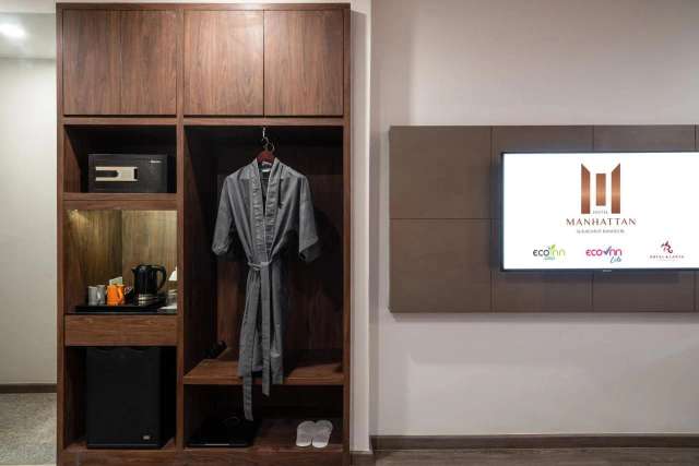 Manhattan Hotel Bangkok-4