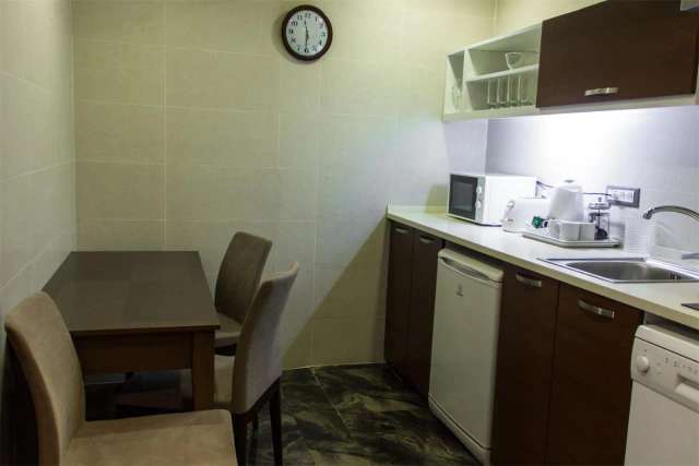 Parkside Hotel & Apartments-4