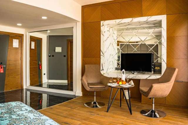 Novel Centre Point Hotel-3