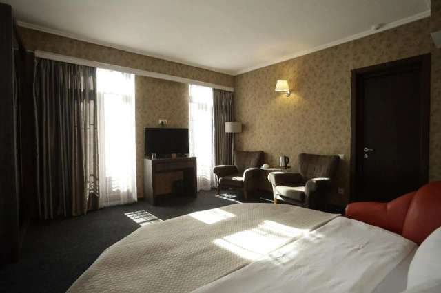 Redline Hotel-4