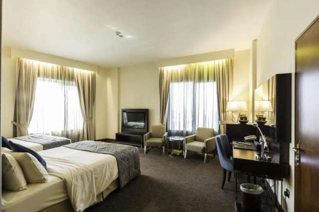 Howard Johnson by Wyndham Bur Dubai-3